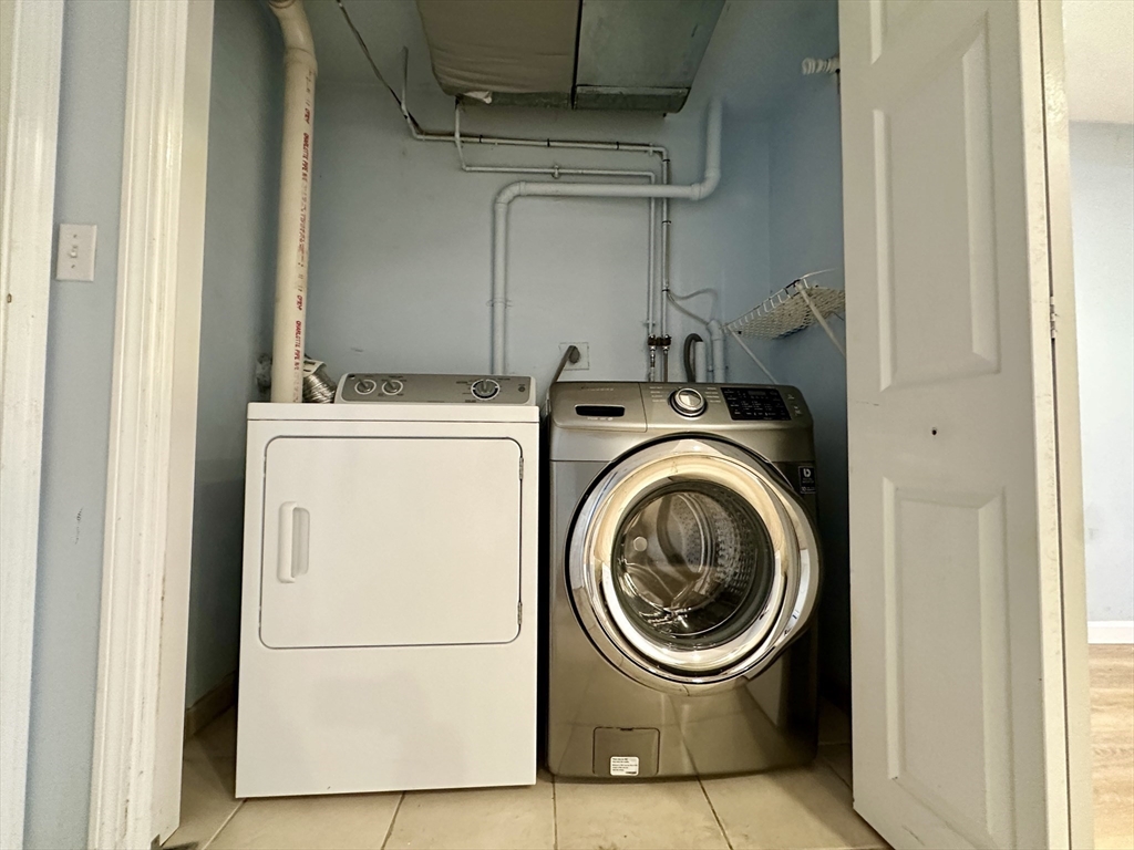 3 bed, 2 bath apartment for rent at 17 Hamlet St Unit 17, Newton — photo 15 of 20