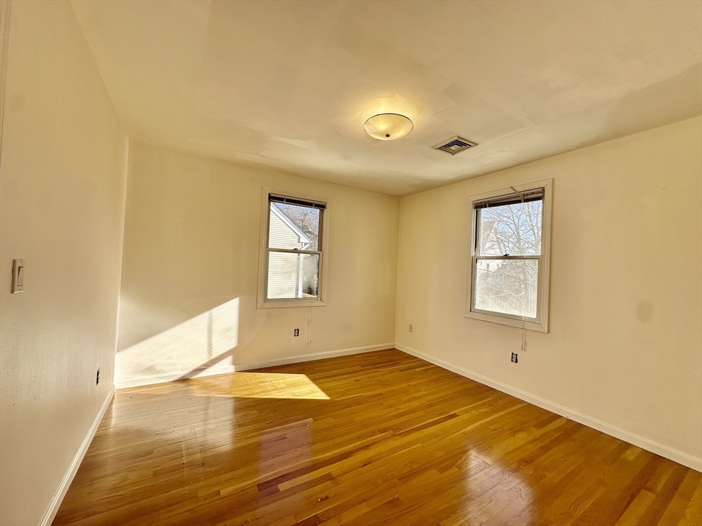 3 bed, 2 bath apartment for rent at 17 Hamlet St Unit 17, Newton — photo 11 of 20