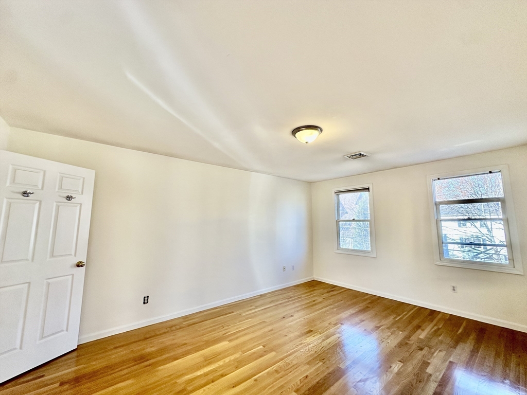 3 bed, 2 bath apartment for rent at 17 Hamlet St Unit 17, Newton — photo 8 of 20