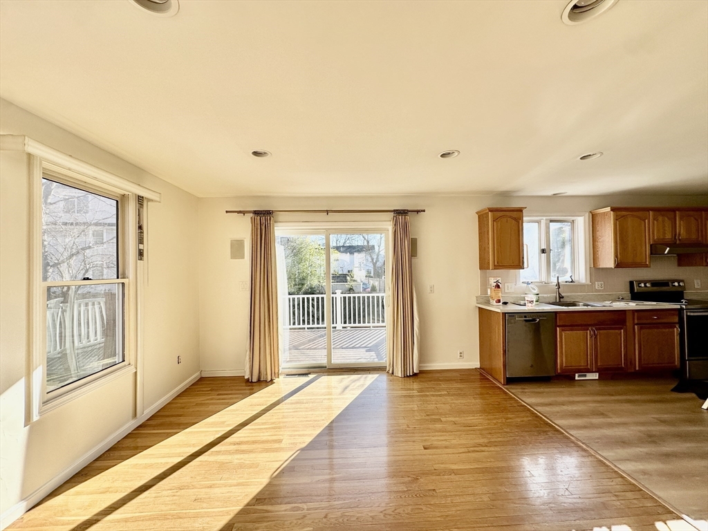 3 bed, 2 bath apartment for rent at 17 Hamlet St Unit 17, Newton — photo 3 of 20
