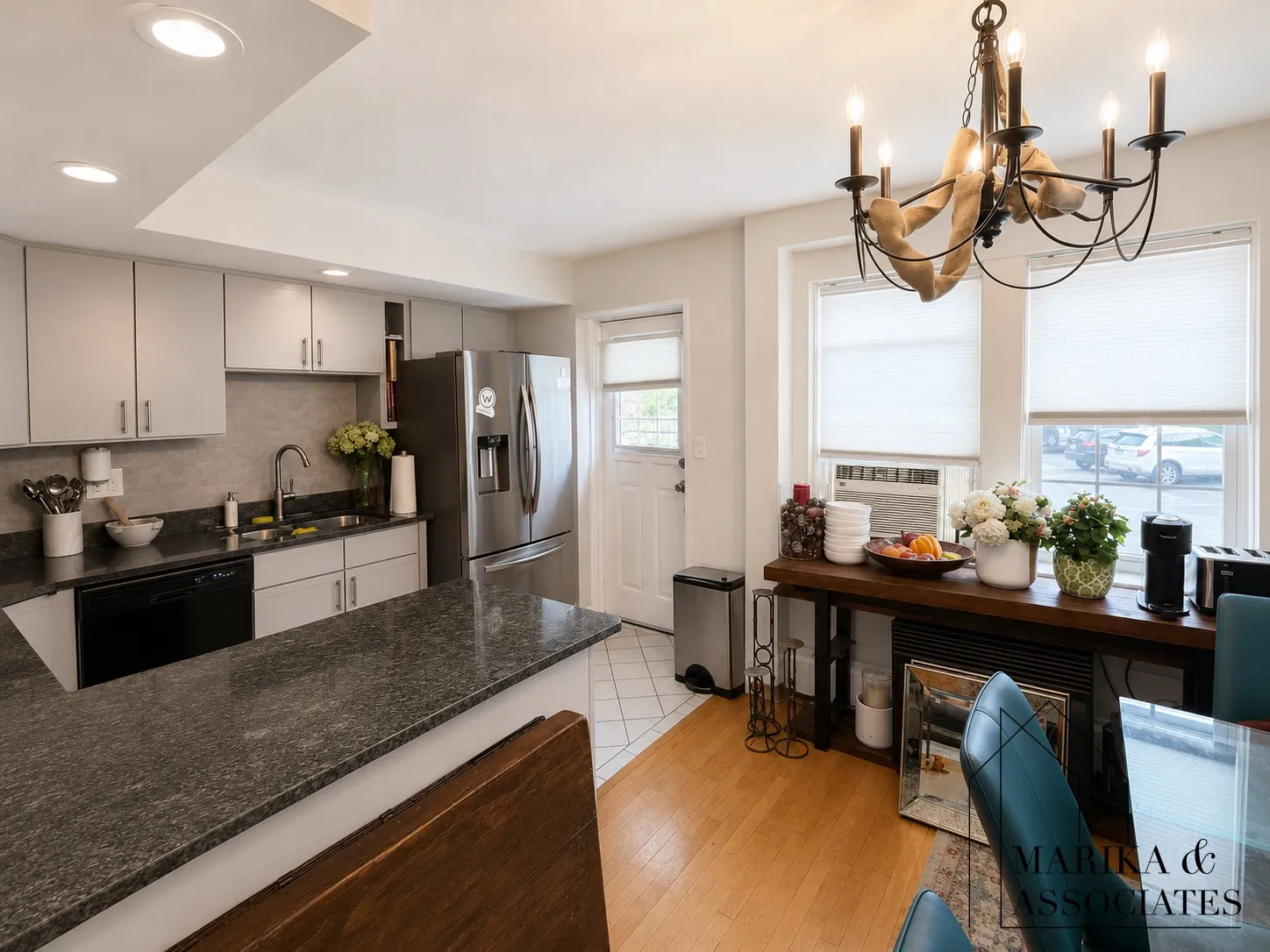 2 bed, 1 bath apartment for rent at 17 Hammond Pond Pkwa Unit 1, Chestnut Hill — photo 4 of 17