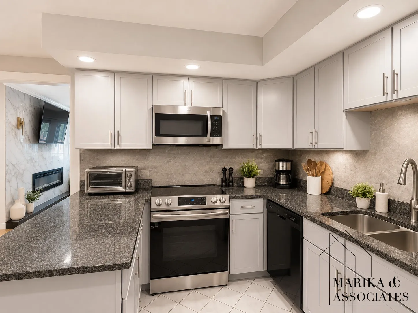 2 bed, 1 bath apartment for rent at 17 Hammond Pond Pkwa Unit 1, Chestnut Hill — photo 3 of 17