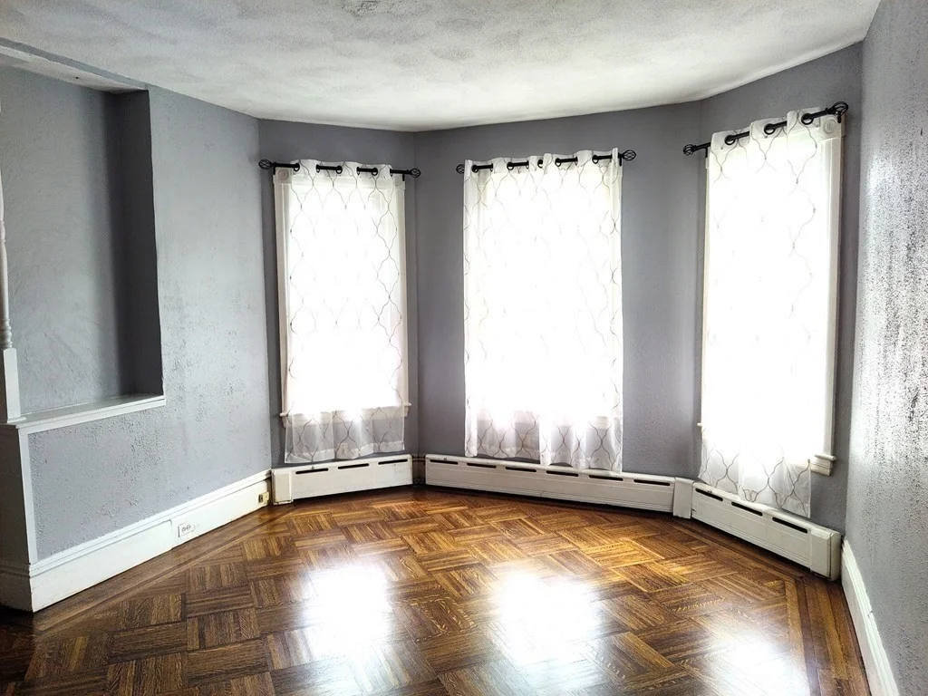 4 bed, 2 bath apartment for rent at 17 Harding Ave Unit 1, Waltham — photo 3 of 12