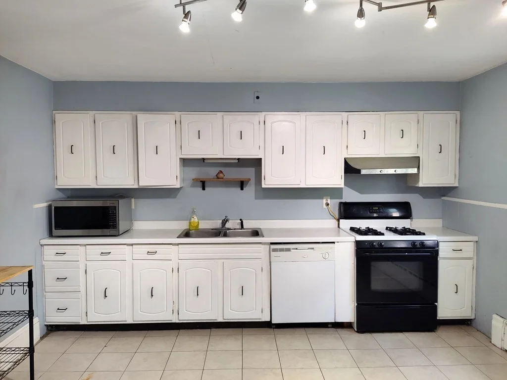 4 bed, 2 bath apartment for rent at 17 Harding Ave Unit 1, Waltham — photo 4 of 12