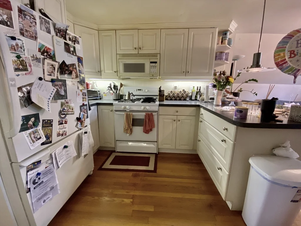 2 bed, 1 bath apartment for rent at 17 Harris St Unit 2, Coolidge Corner — photo 1 of 13