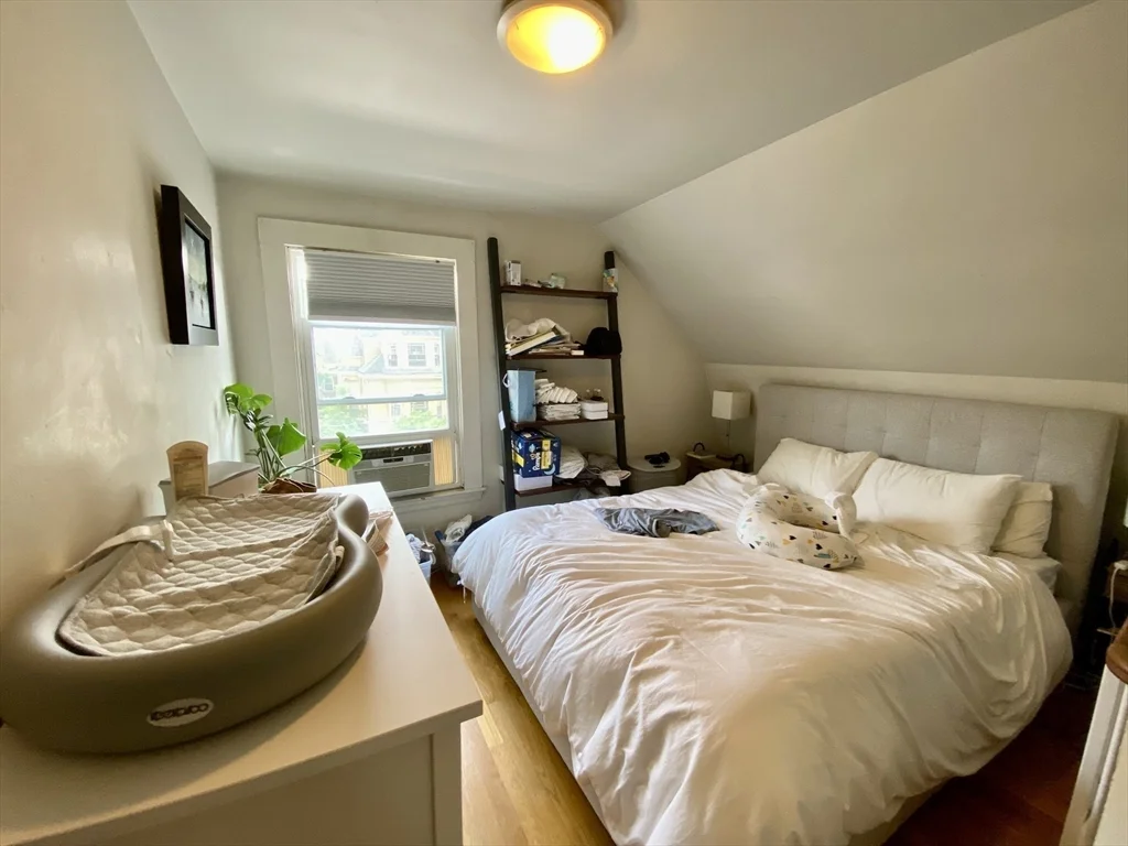 2 bed, 1 bath apartment for rent at 17 Harris St Unit 2, Coolidge Corner — photo 7 of 13
