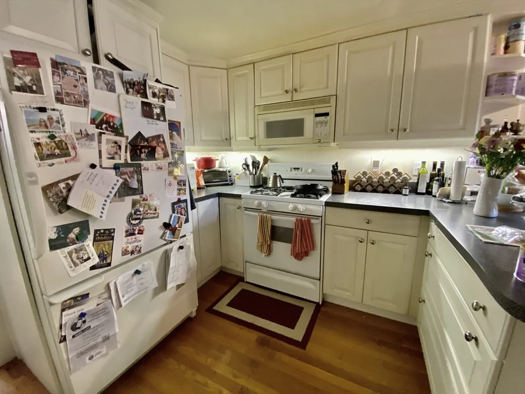 2 bed, 1 bath apartment for rent at 17 Harris St Unit 2, Coolidge Corner — photo 2 of 13