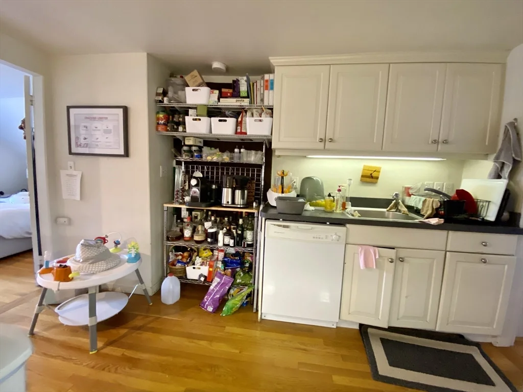 2 bed, 1 bath apartment for rent at 17 Harris St Unit 2, Coolidge Corner — photo 3 of 13