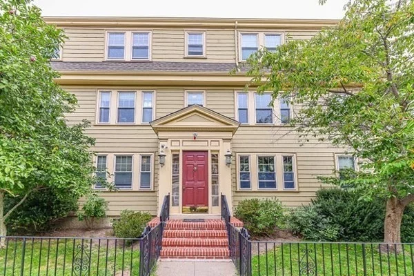 2 bed, 1 bath apartment for rent at 17 Hastings St Unit 1, West Roxbury — photo 1 of 14