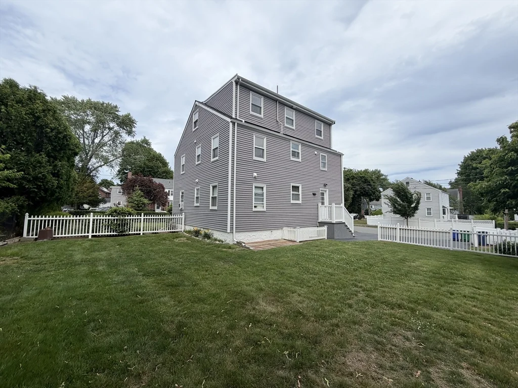 3 bed, 2 bath apartment for rent at 17 Hatfield Rd Unit 17, West Newton — photo 36 of 42