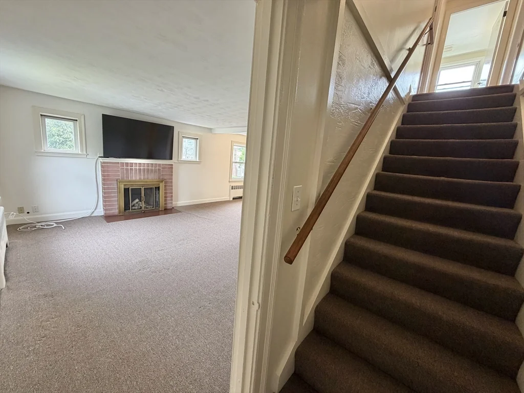 3 bed, 2 bath apartment for rent at 17 Hatfield Rd Unit 17, West Newton — photo 28 of 42