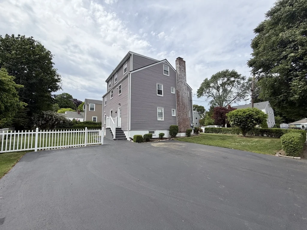 3 bed, 2 bath apartment for rent at 17 Hatfield Rd Unit 17, West Newton — photo 37 of 42