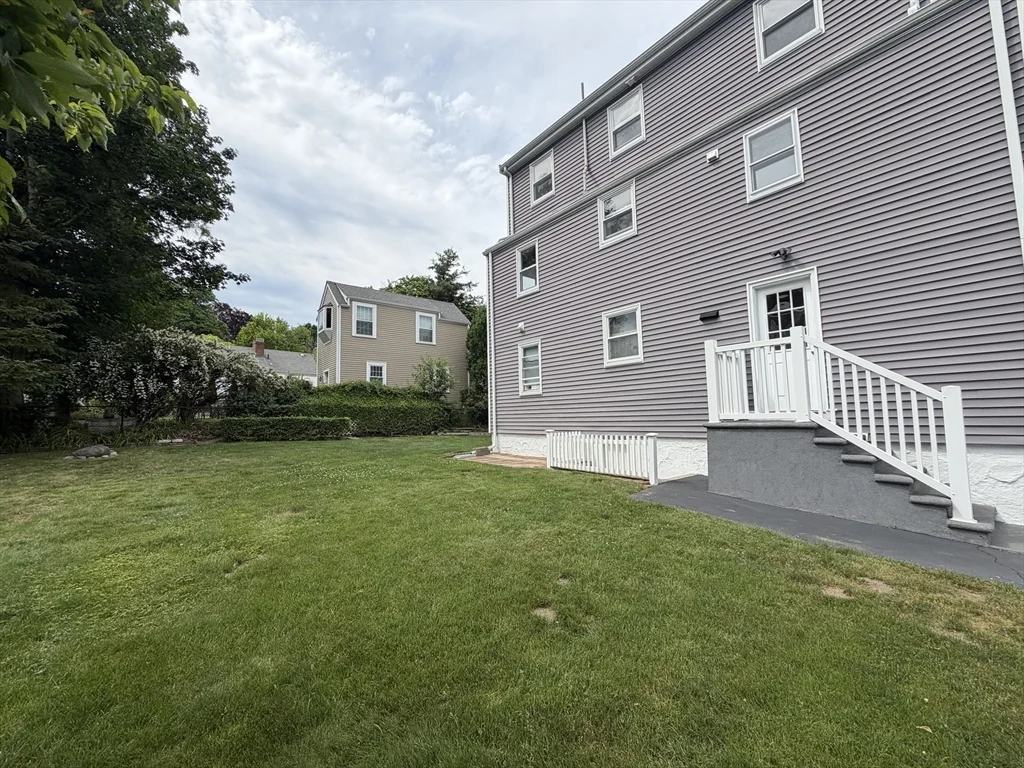 3 bed, 2 bath apartment for rent at 17 Hatfield Rd Unit 17, West Newton — photo 35 of 42
