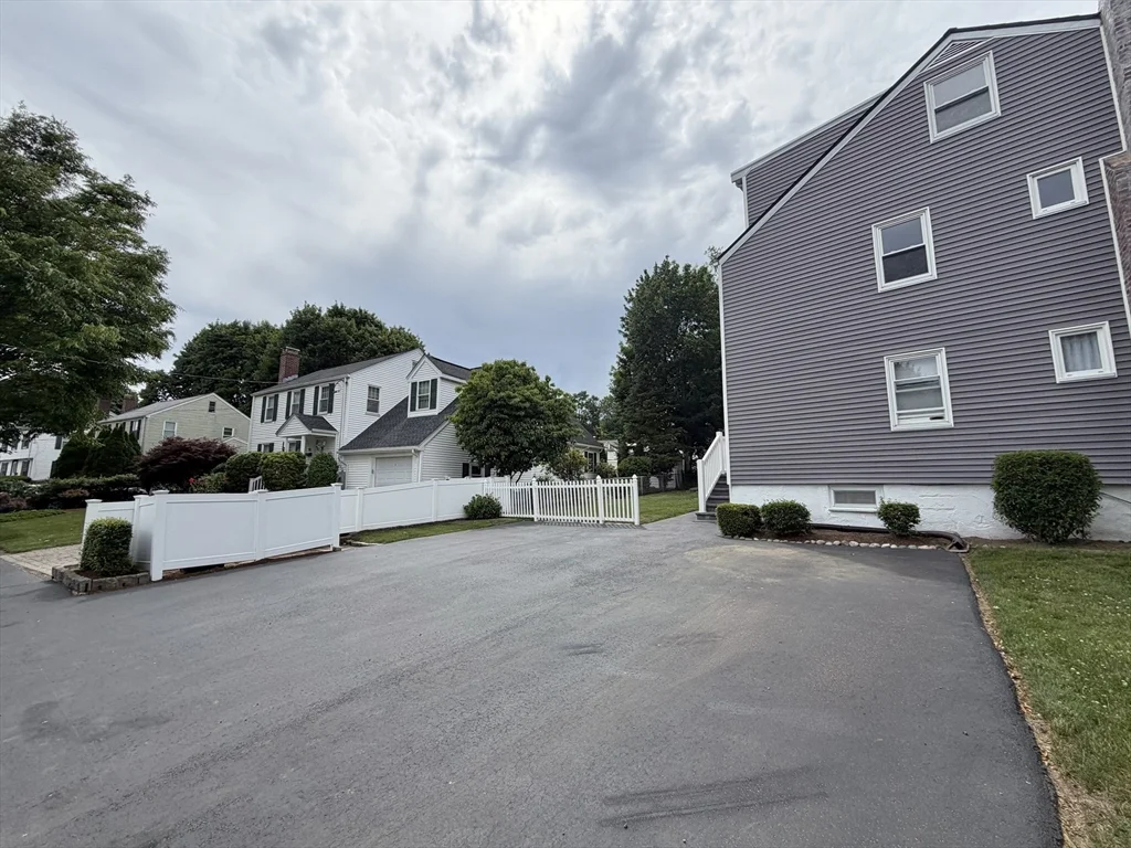 3 bed, 2 bath apartment for rent at 17 Hatfield Rd Unit 17, West Newton — photo 39 of 42