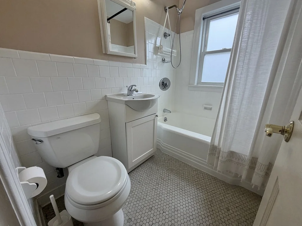 3 bed, 2 bath apartment for rent at 17 Hatfield Rd Unit 17, West Newton — photo 20 of 42