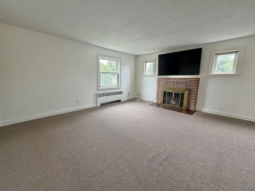 3 bed, 2 bath apartment for rent at 17 Hatfield Rd Unit 17, West Newton — photo 21 of 42