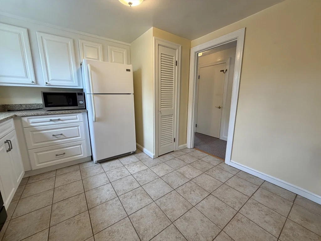 3 bed, 2 bath apartment for rent at 17 Hatfield Rd Unit 17, West Newton — photo 6 of 42