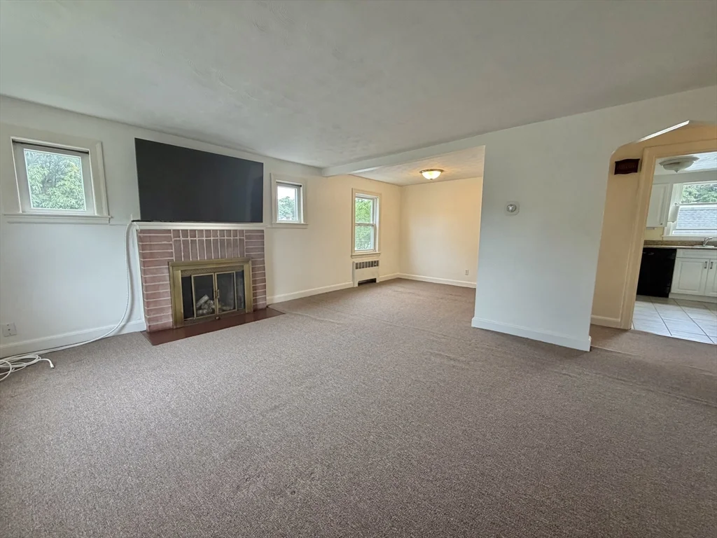 3 bed, 2 bath apartment for rent at 17 Hatfield Rd Unit 17, West Newton — photo 22 of 42