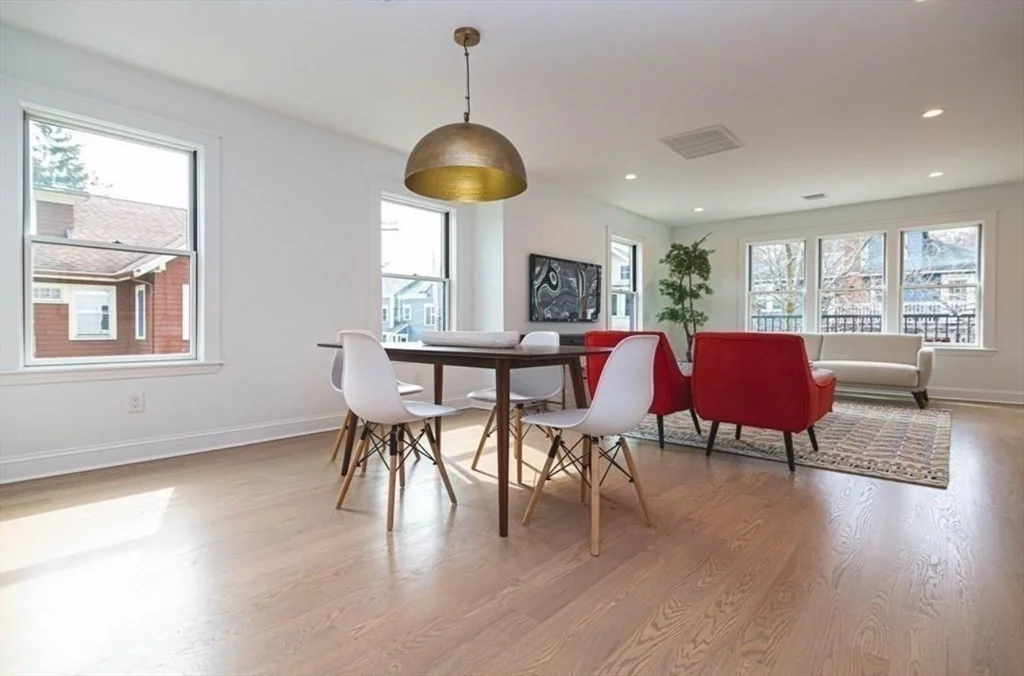 3 bed, 2 bath apartment for rent at 17 Higgins St Unit 17, Arlington — photo 4 of 9