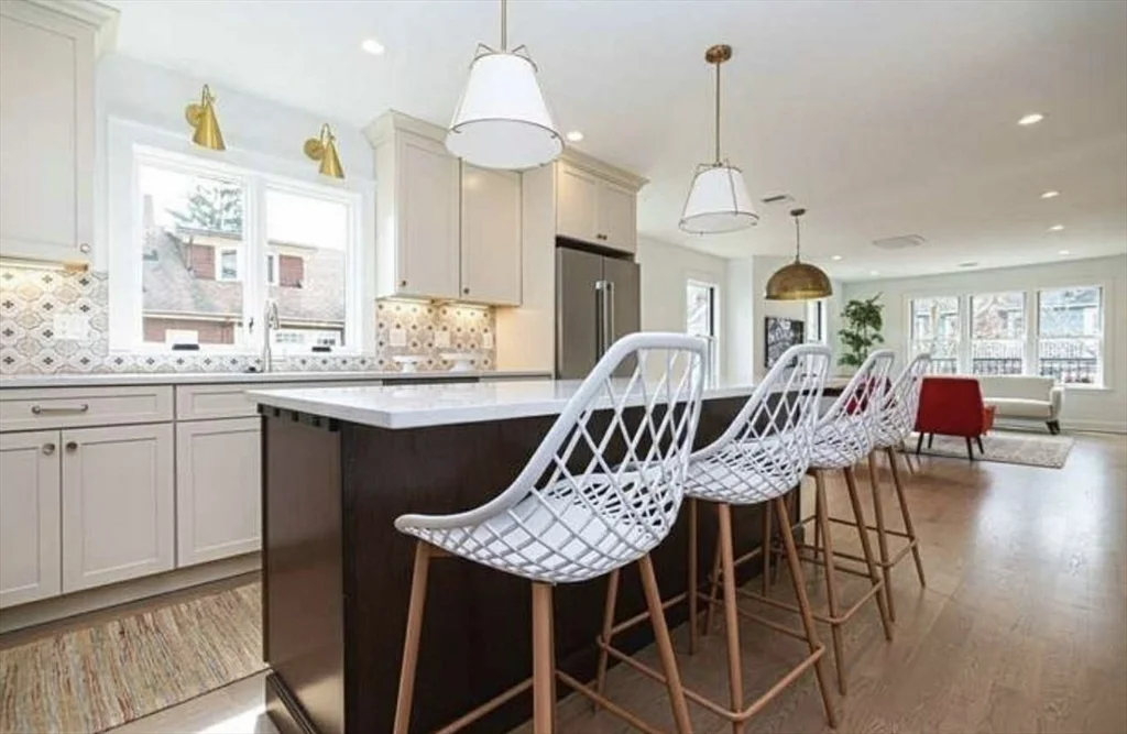 3 bed, 2 bath apartment for rent at 17 Higgins St Unit 17, Arlington — photo 1 of 9