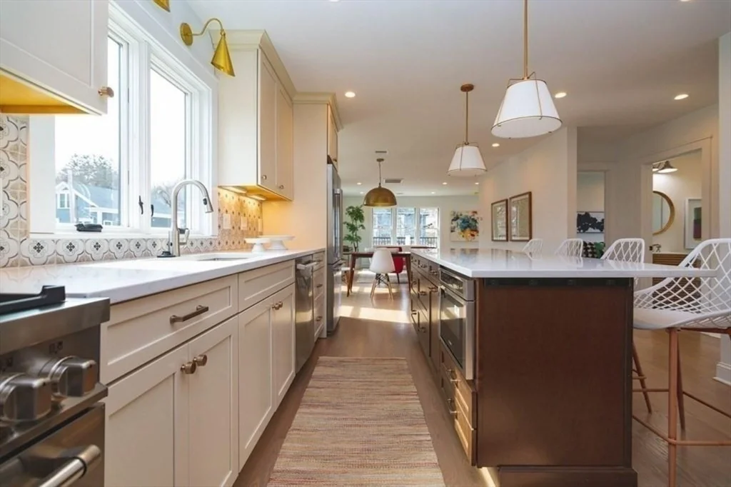3 bed, 2 bath apartment for rent at 17 Higgins St Unit 17, Arlington — photo 3 of 9