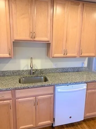 1 bed, 1 bath apartment for rent at 17 High St Unit 2, Brookline Village — photo 4 of 23