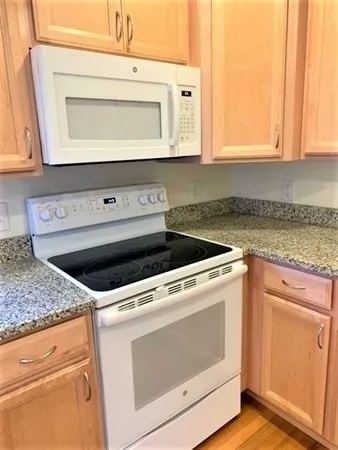 1 bed, 1 bath apartment for rent at 17 High St Unit 2, Brookline Village — photo 5 of 23