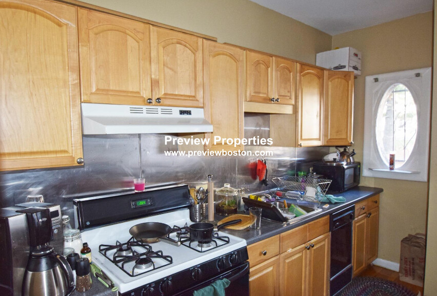 1 bed, 1 bath apartment for rent at 17 Highgate St Unit 1P, Allston — photo 5 of 6