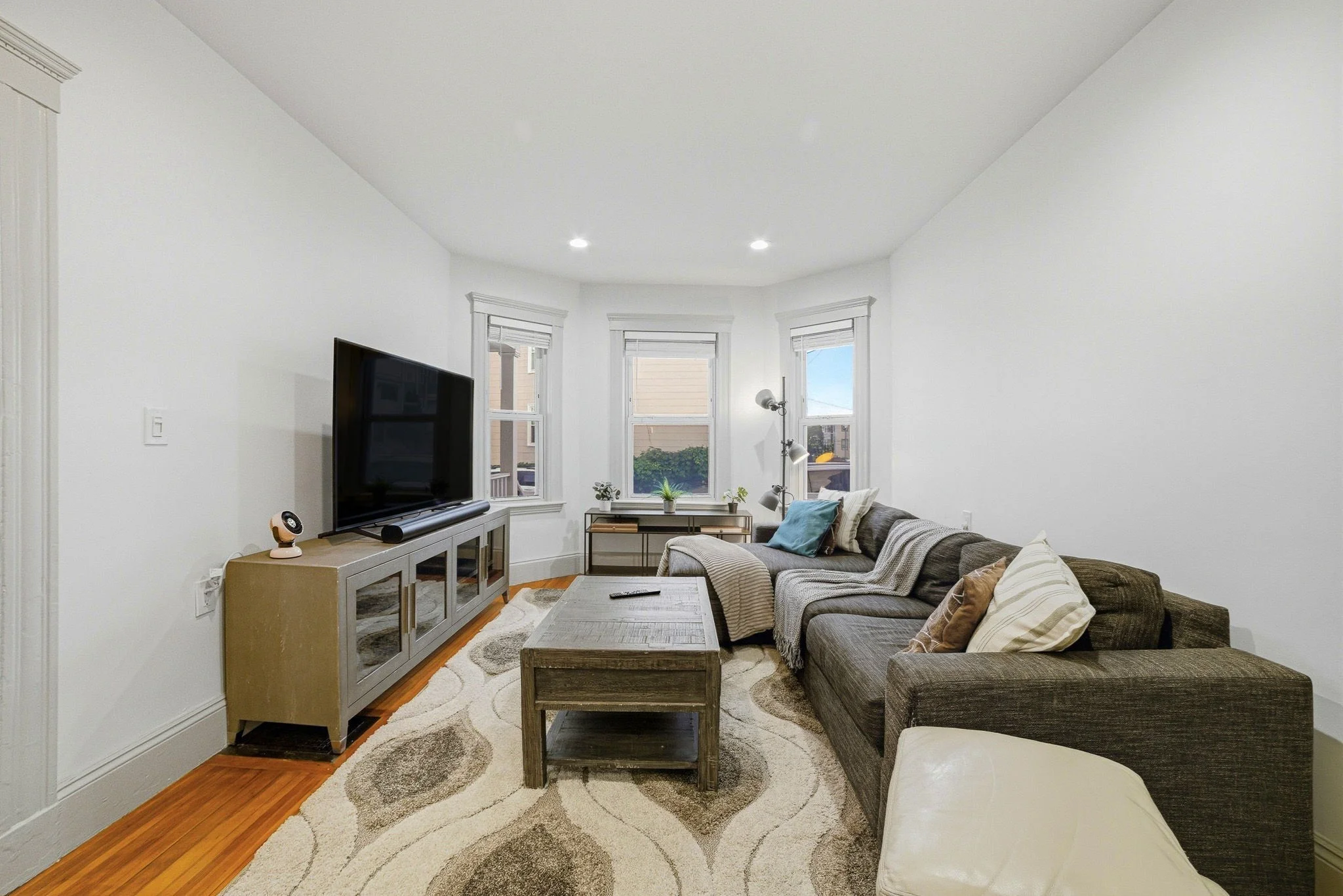 3 bed, 1 bath apartment for rent at 17 Hillsboro Unit 1, Dorchester — photo 3 of 29