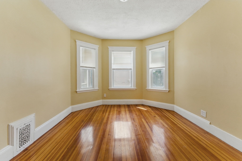3 bed, 1 bath apartment for rent at 17 Hillsboro Unit 2, Boston — photo 20 of 22