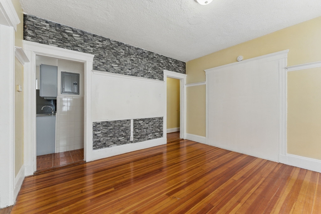 3 bed, 1 bath apartment for rent at 17 Hillsboro Unit 2, Boston — photo 16 of 22