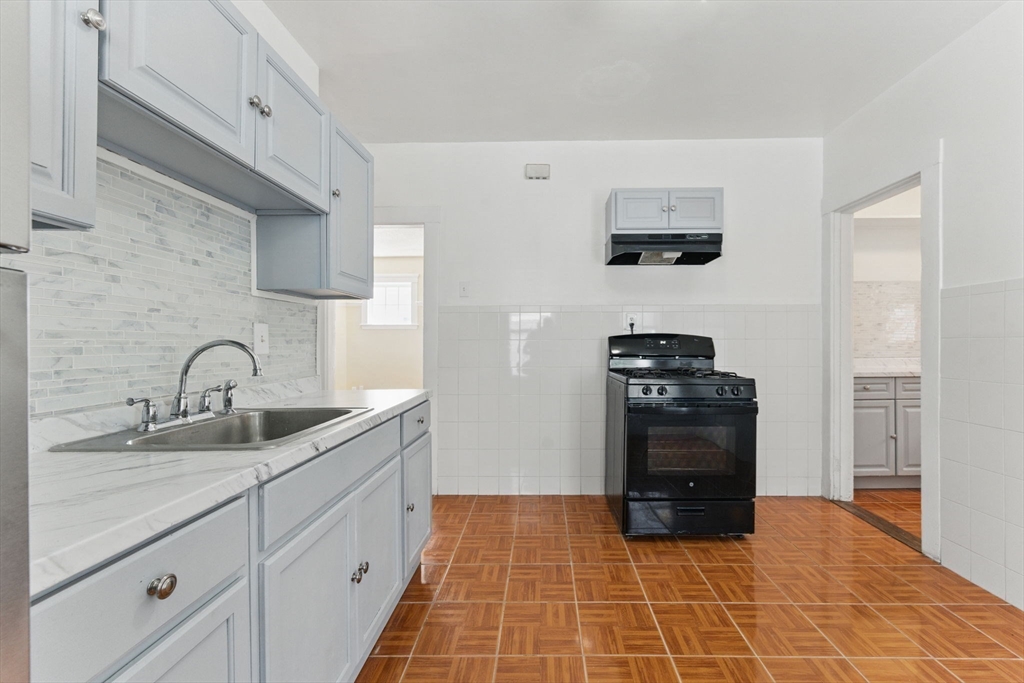 3 bed, 1 bath apartment for rent at 17 Hillsboro Unit 2, Boston — photo 3 of 22