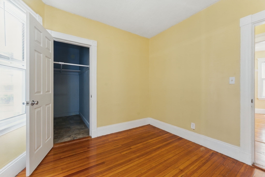 3 bed, 1 bath apartment for rent at 17 Hillsboro Unit 2, Boston — photo 9 of 22