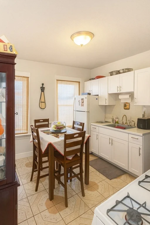 3 bed, 1 bath apartment for rent at 17 Hillsboro Unit 3, Dorchester — photo 7 of 10