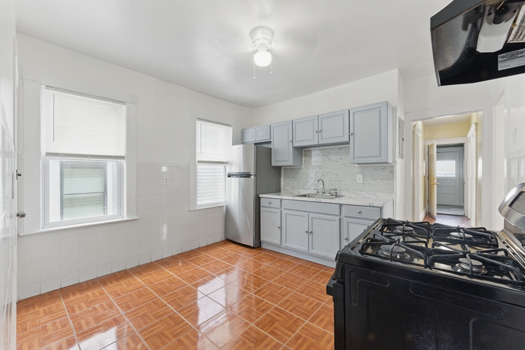 3 bed, 1 bath apartment for rent at 17 Hillsboro Unit U2, Dorchester — photo 16 of 23
