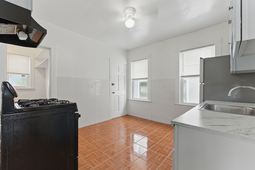 3 bed, 1 bath apartment for rent at 17 Hillsboro Unit U2, Dorchester — photo 11 of 23