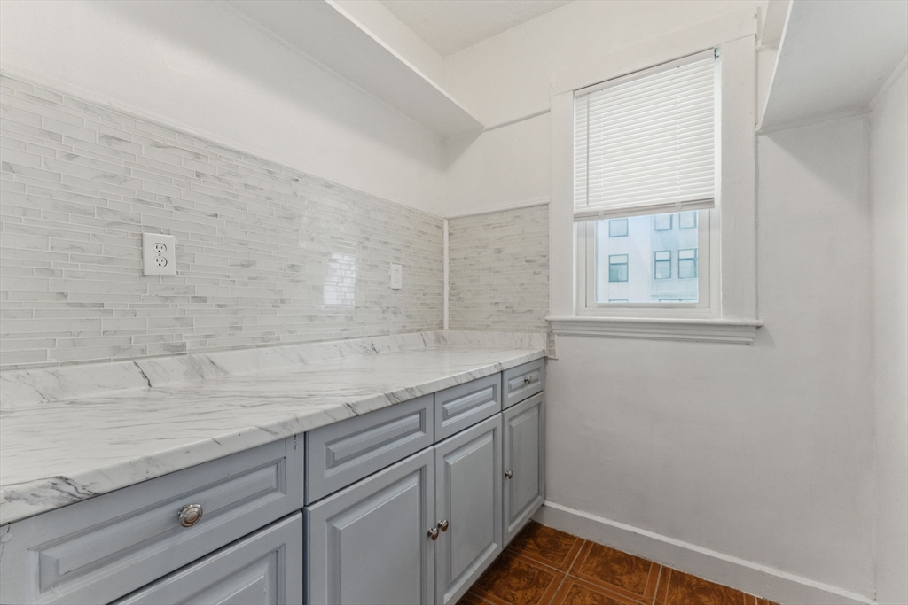 3 bed, 1 bath apartment for rent at 17 Hillsboro Unit U2, Dorchester — photo 15 of 23