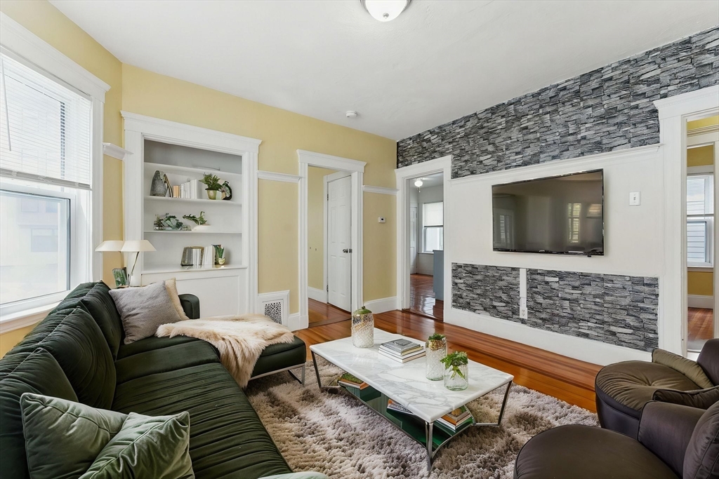 3 bed, 1 bath apartment for rent at 17 Hillsboro Unit U2, Dorchester — photo 5 of 23