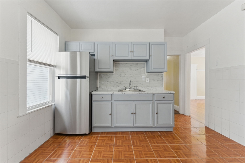 3 bed, 1 bath apartment for rent at 17 Hillsboro Unit U2, Dorchester — photo 12 of 23