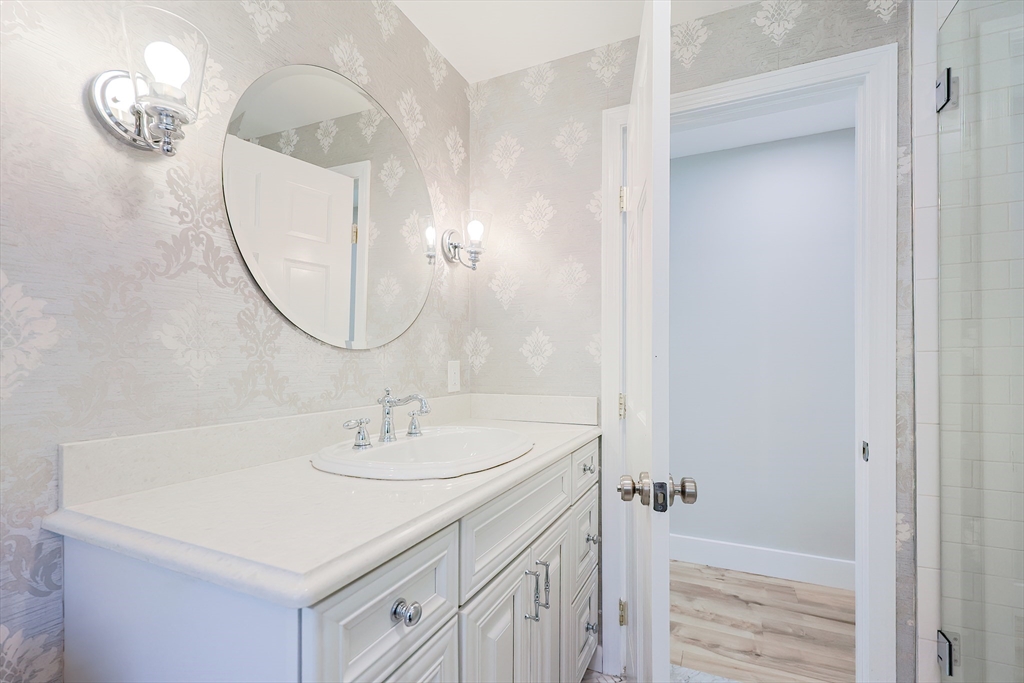4 bed, 2 bath apartment for rent at 17 Hillside Dr, Beechwood — photo 9 of 18