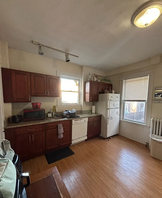 4 bed, 1 bath apartment for rent at 17 Hillside St Unit 1, Mission Hill — photo 2 of 8