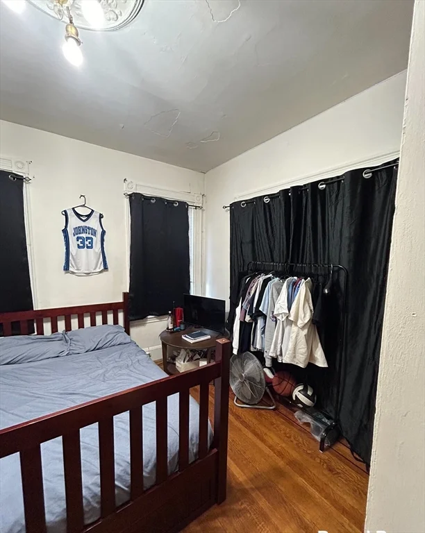 4 bed, 1 bath apartment for rent at 17 Hillside St Unit 1, Mission Hill — photo 6 of 8