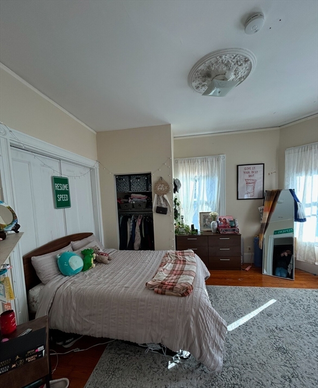 5 bed, 2 bath apartment for rent at 17 Hillside St Unit 3, Mission Hill — photo 2 of 12