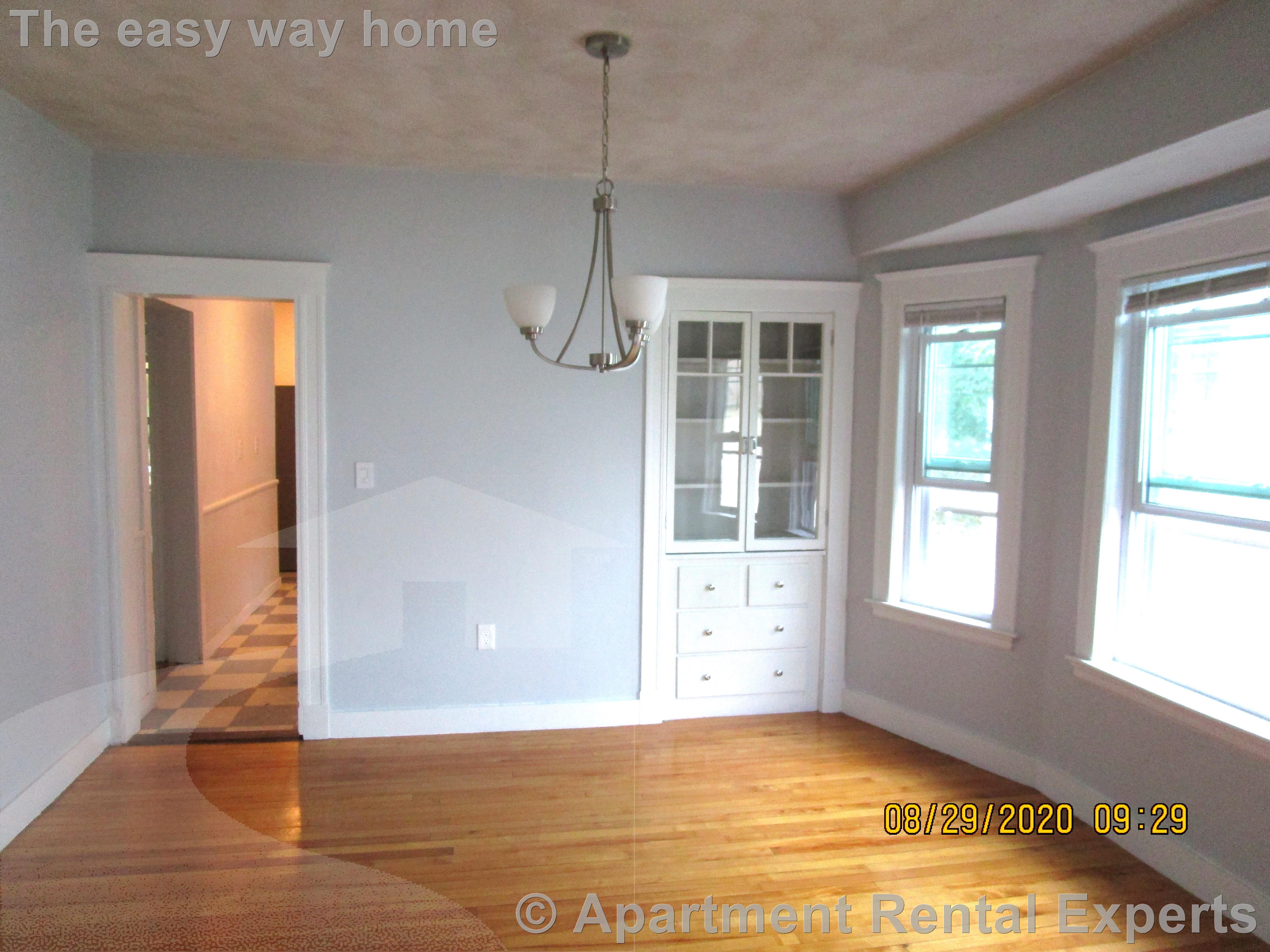 3 bed, 1 bath apartment for rent at 17 Hinsdale St, Tufts — photo 2 of 10