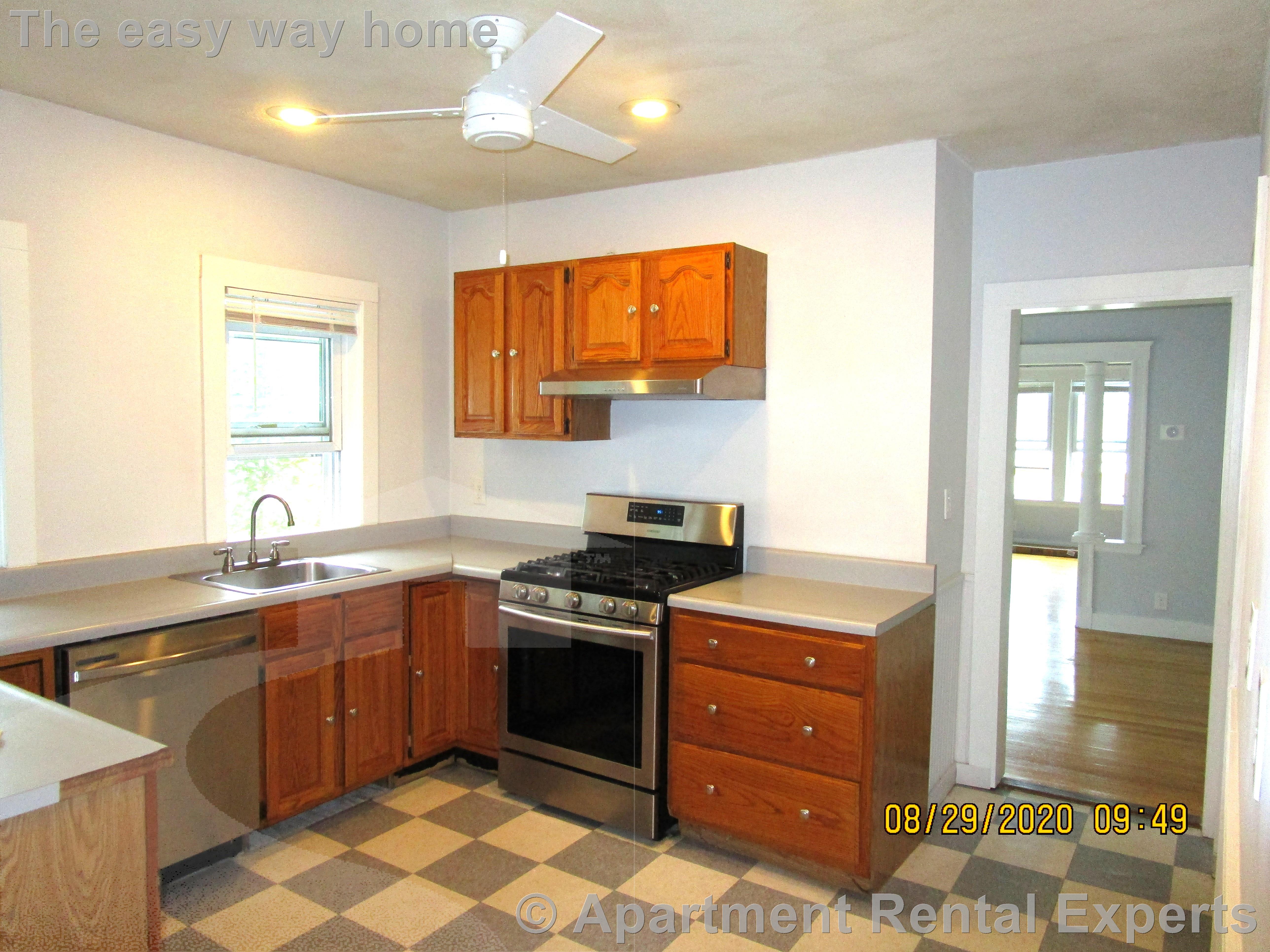 3 bed, 1 bath apartment for rent at 17 Hinsdale St, Tufts — photo 1 of 10