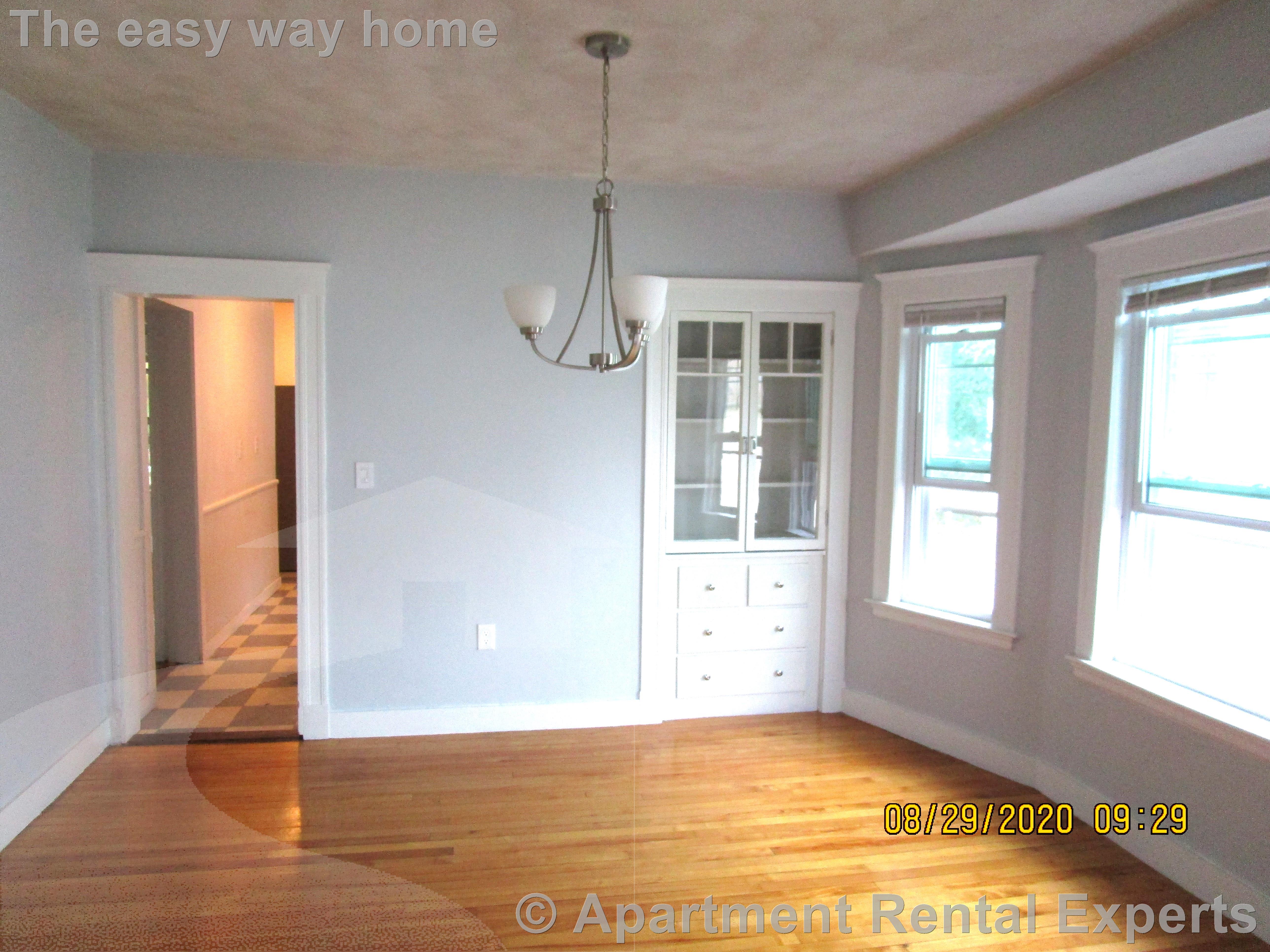 3 bed, 1 bath apartment for rent at 17 Hinsdale St, Tufts — photo 4 of 10
