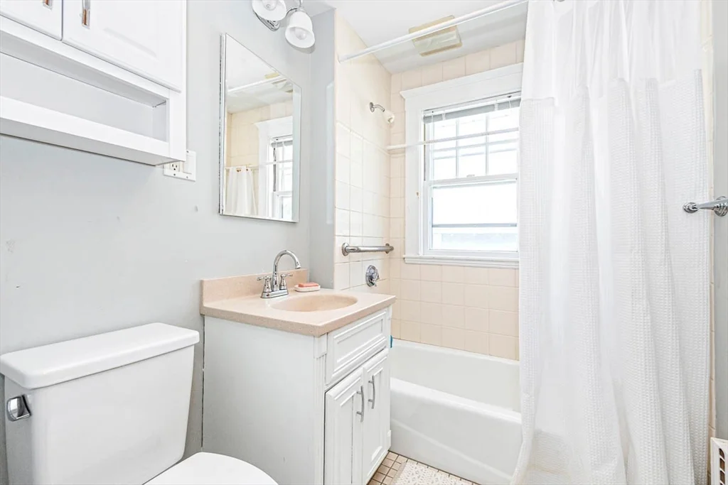 3 bed, 2 bath apartment for rent at 17 Holden Rd Unit 17, Belmont — photo 14 of 25
