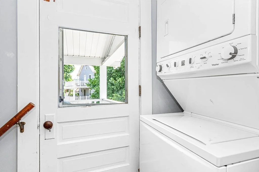 3 bed, 2 bath apartment for rent at 17 Holden Rd Unit 17, Belmont — photo 6 of 25