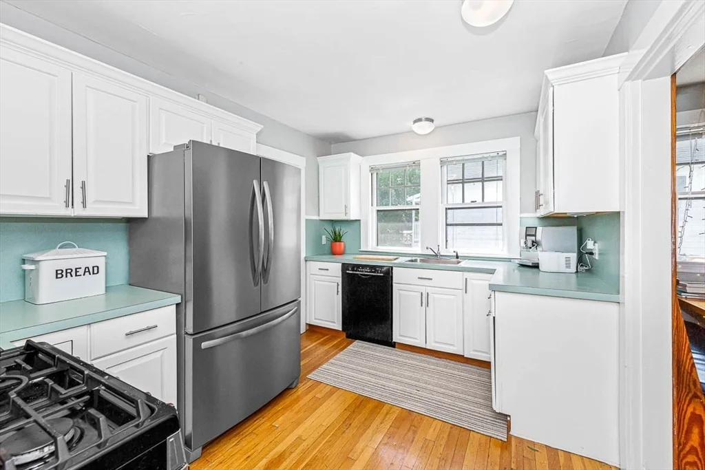 3 bed, 2 bath apartment for rent at 17 Holden Rd Unit 17, Belmont — photo 4 of 25