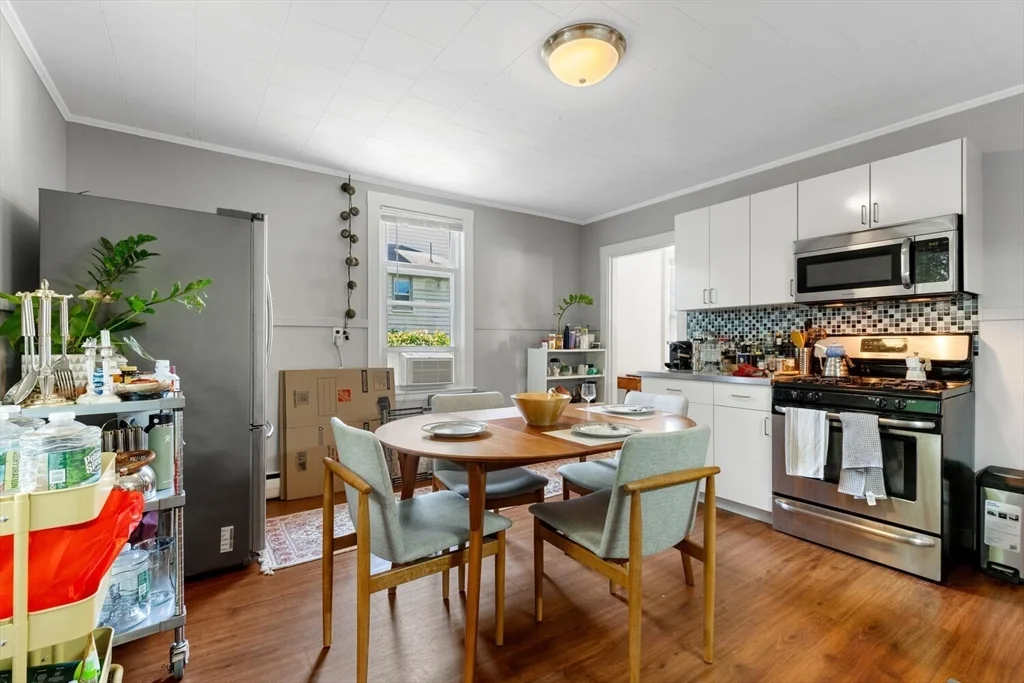 2 bed, 1 bath apartment for rent at 17 Holworthy Pl Unit 17, Strawberry Hill — photo 4 of 16